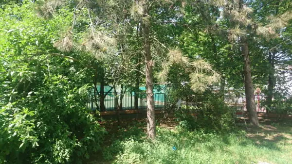 Odpočinkový parčík mezi ZŠ Pod Marjánkou, Duhovka a školkou Jílkova